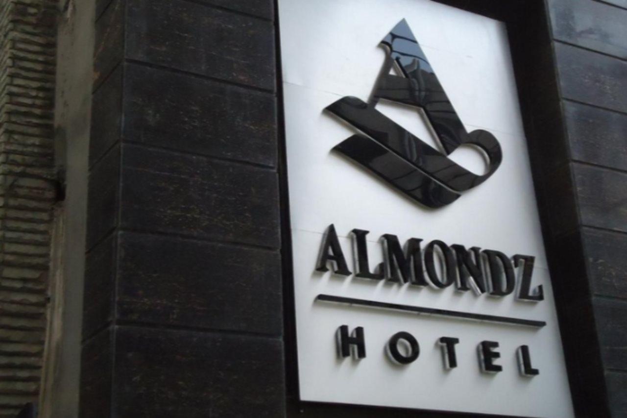 Almondz Hotel New Delhi Exterior photo